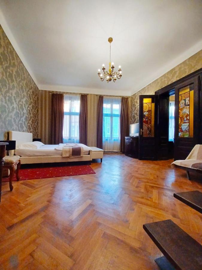 Aristocrat Vintage Apartment ブラショフ エクステリア 写真